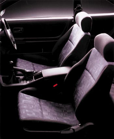 R33 Nissan Skyline Sedan Front Seats Picture